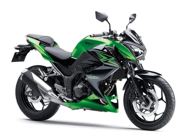 Kawasaki Z400 — vehicle de pràctiques del permís A2